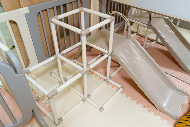 indoor jungle gym slide